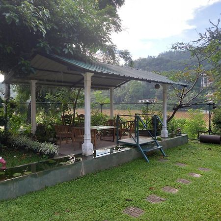 Mahaweli Shades Hotel Kandy Exterior photo