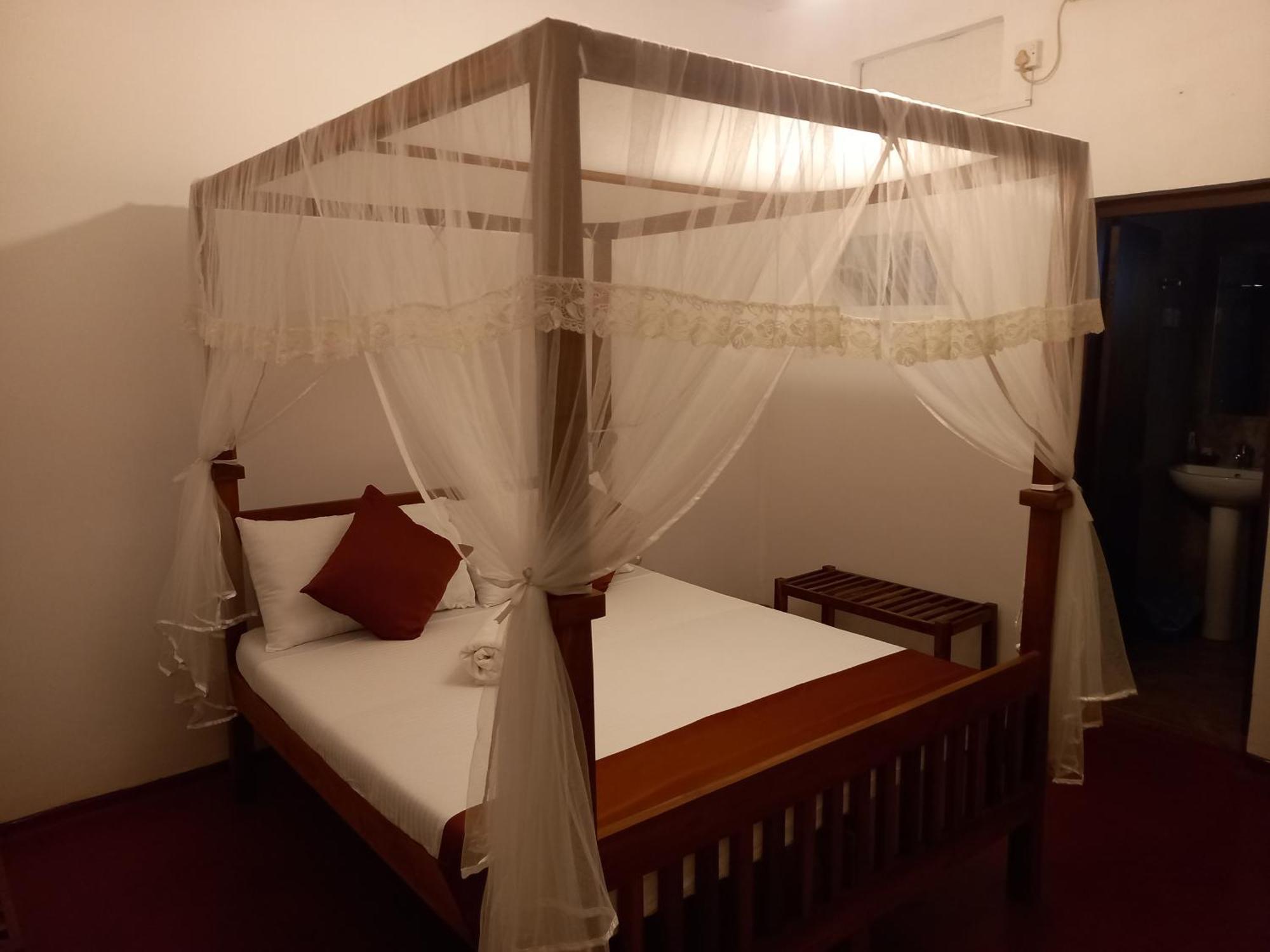 Mahaweli Shades Hotel Kandy Exterior photo