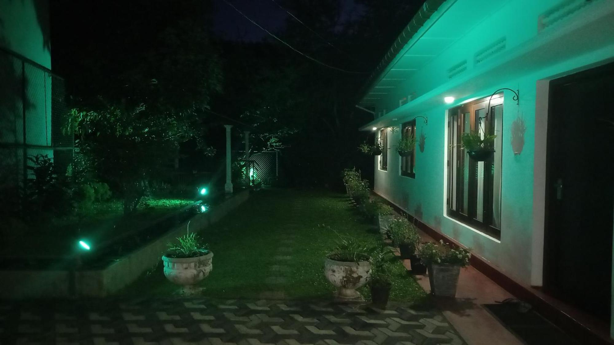 Mahaweli Shades Hotel Kandy Exterior photo