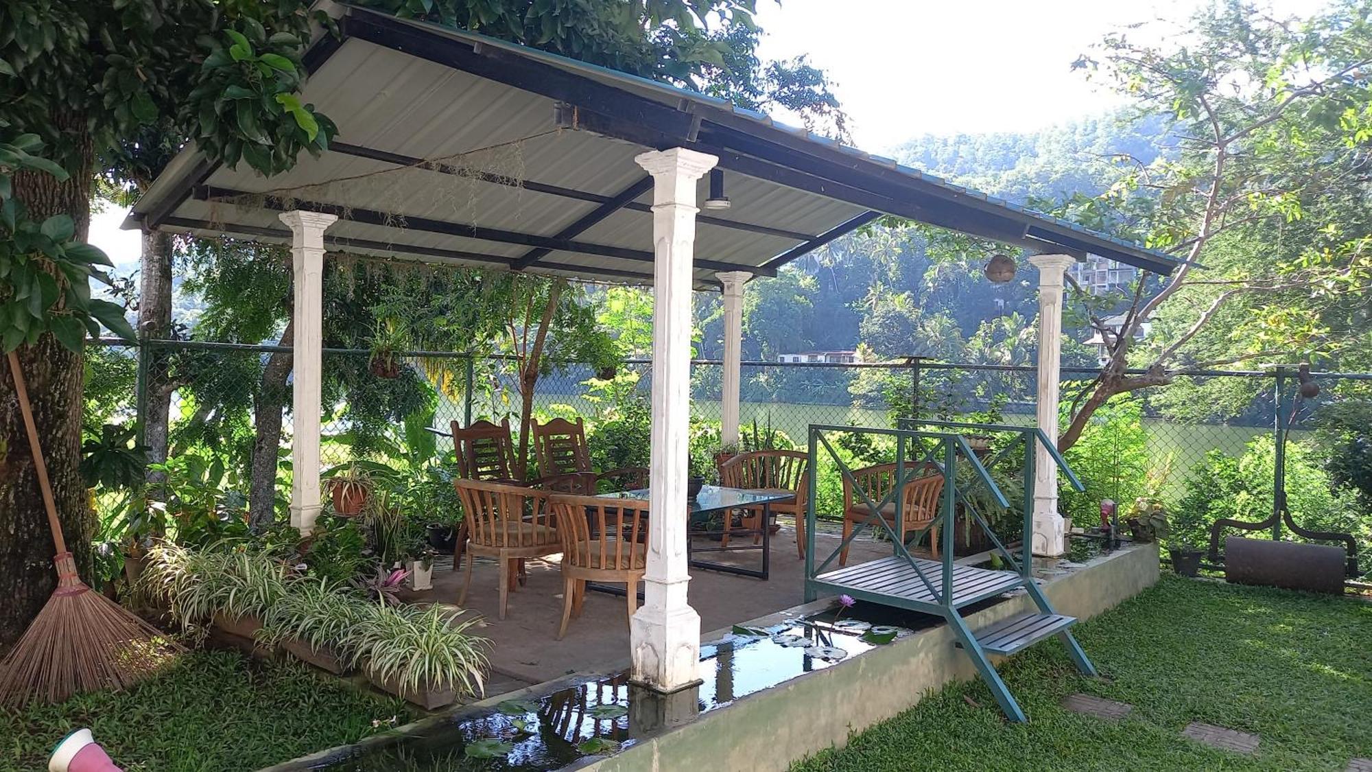 Mahaweli Shades Hotel Kandy Exterior photo