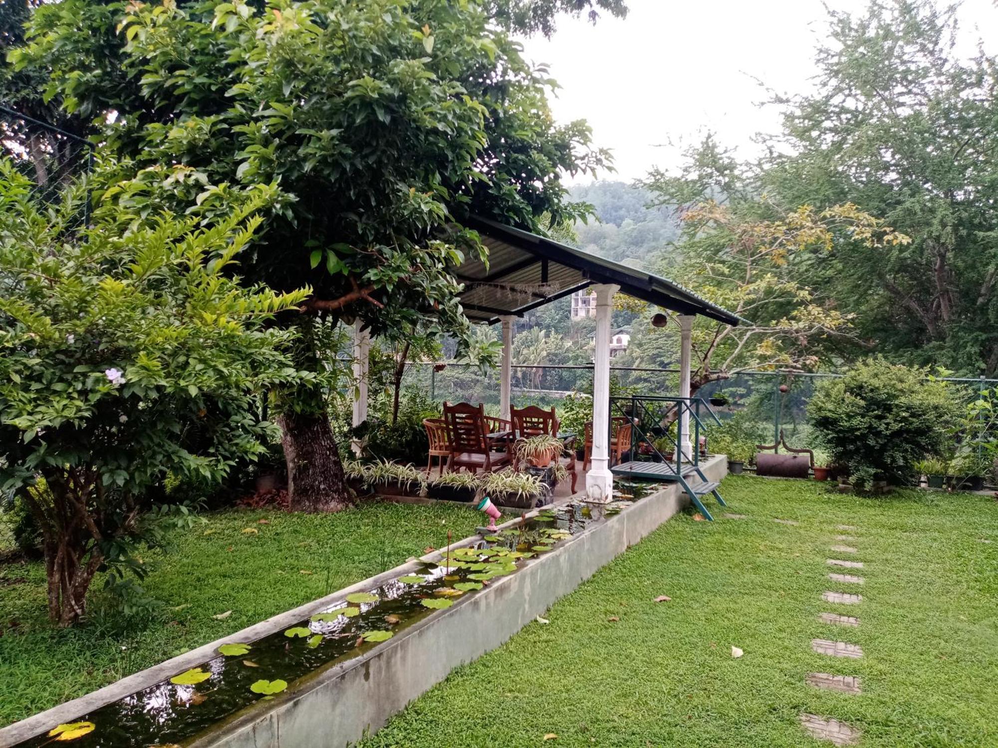 Mahaweli Shades Hotel Kandy Exterior photo