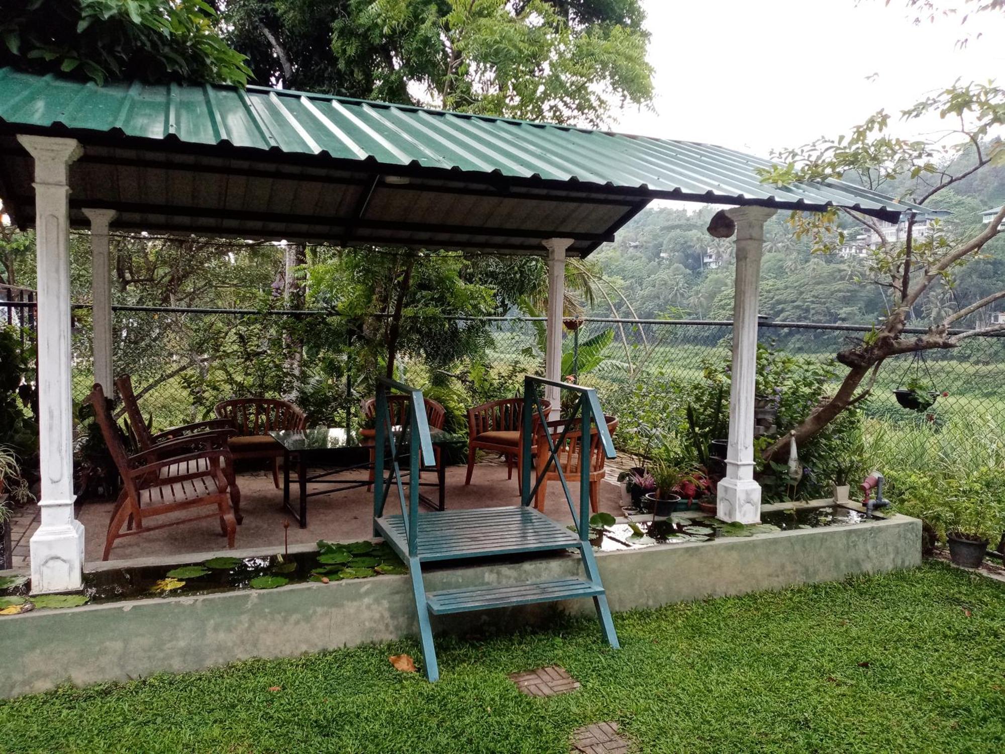 Mahaweli Shades Hotel Kandy Exterior photo