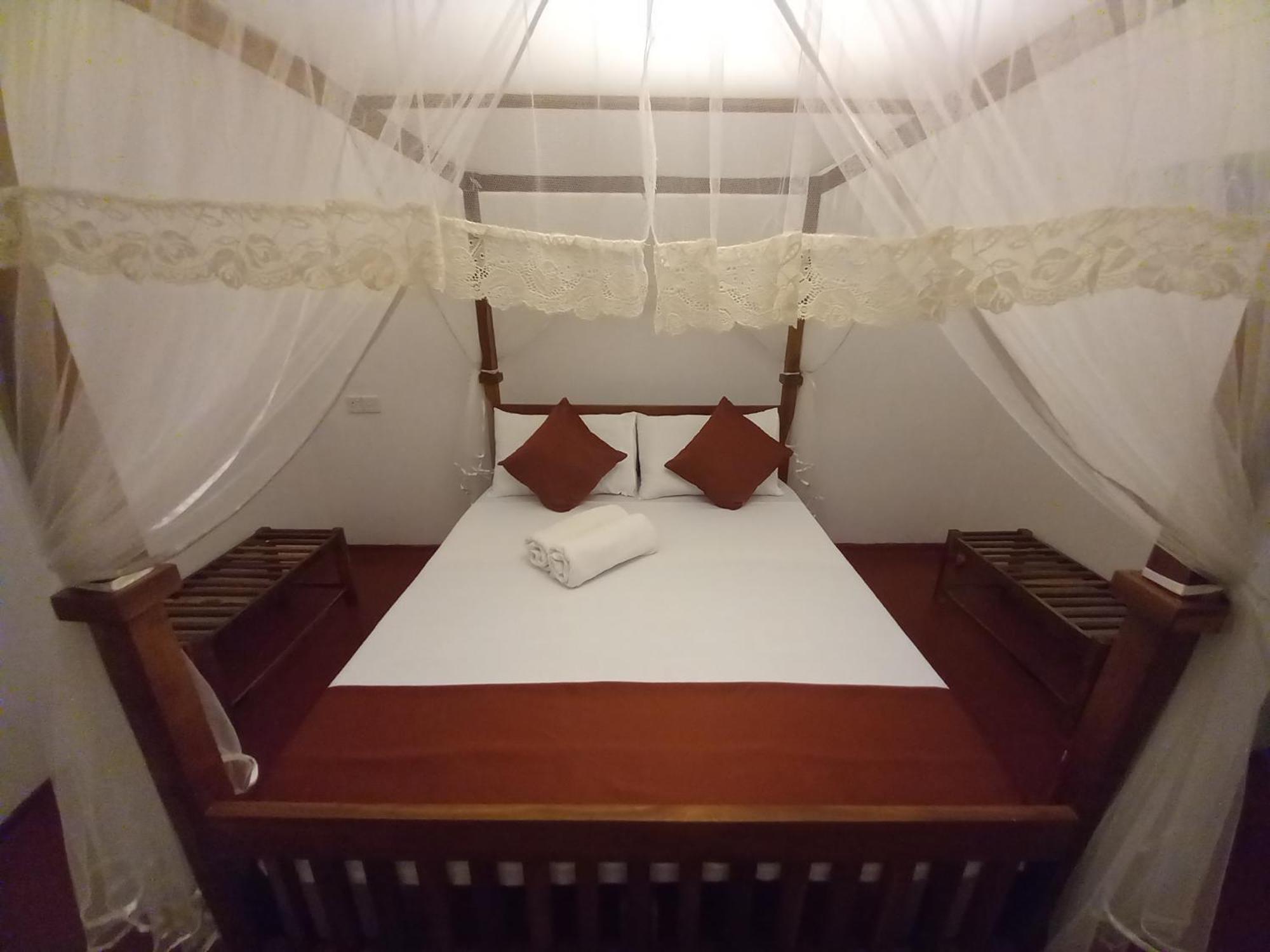 Mahaweli Shades Hotel Kandy Room photo