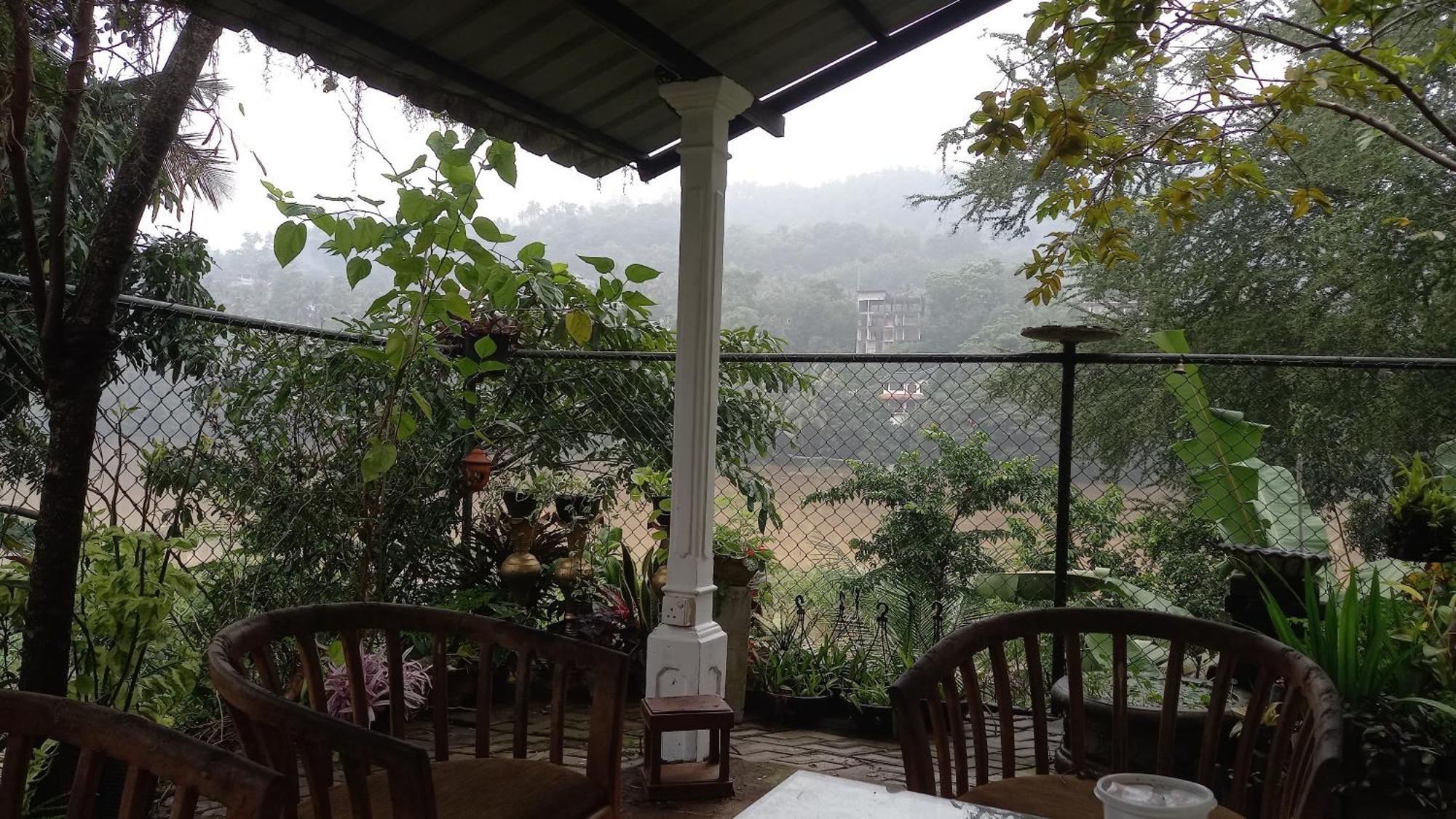 Mahaweli Shades Hotel Kandy Exterior photo