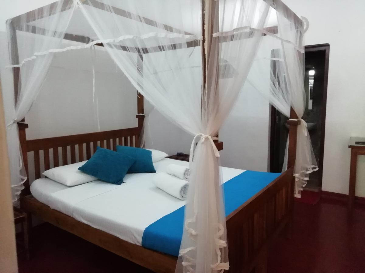 Mahaweli Shades Hotel Kandy Exterior photo